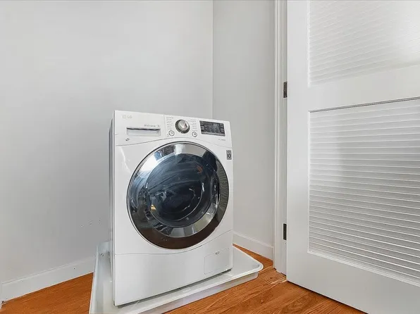 186 Wayne Street image 9 of 35