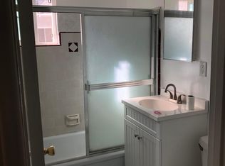 2584 N Buena Vista St, Burbank, CA 91504