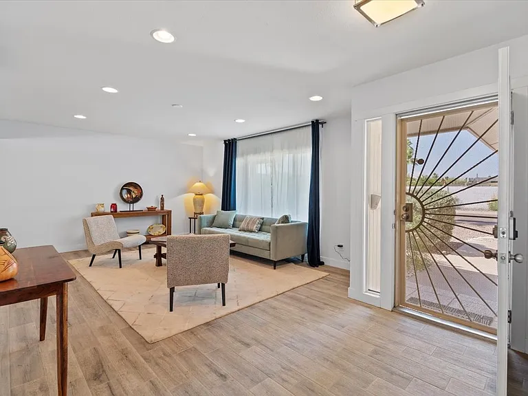 8713 E Orange Blossom Ln — Photo 6
