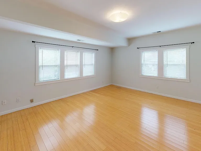 3272 Hannah St — Photo 14