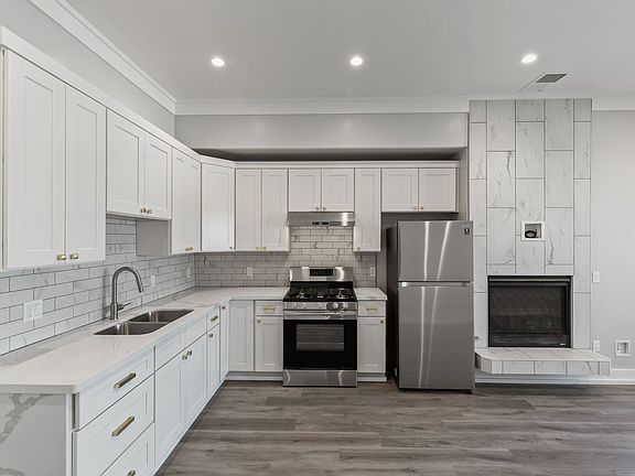3rd image of 1104 Broadway Ave #3