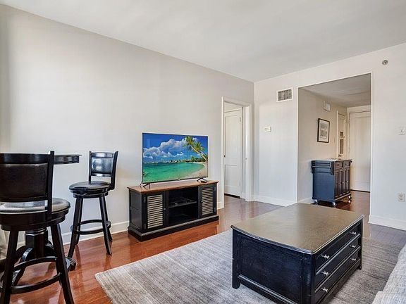 4th image of 1205 Saint Charles Ave APT 1311