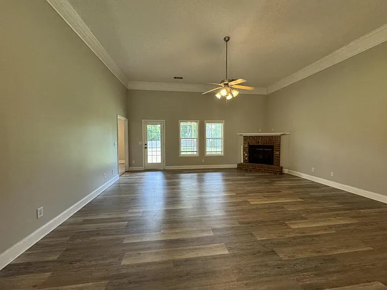 204 Mahan Dr — Photo 8