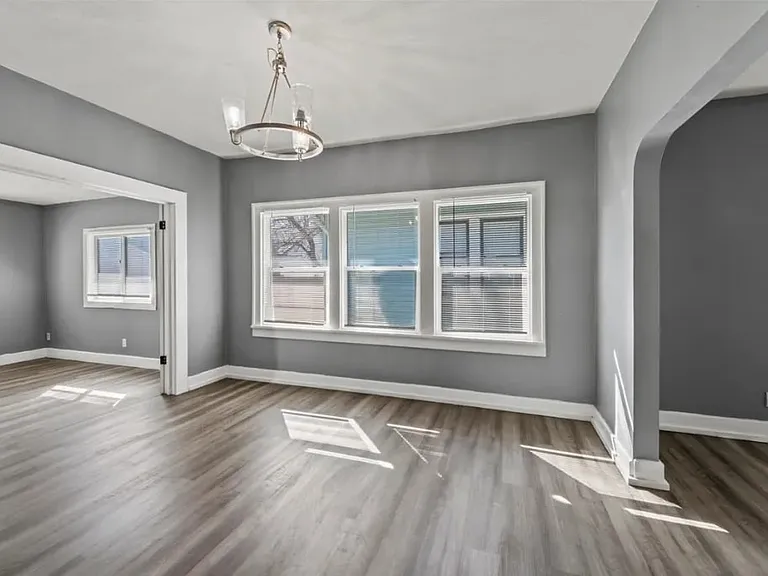 409 N Temple Ave — Photo 4
