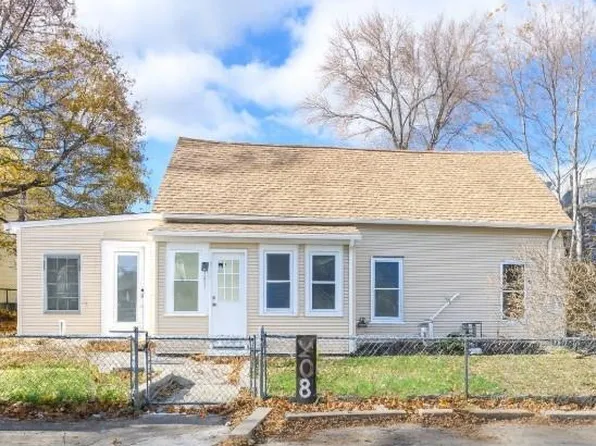 208R Dulude Ave, Woonsocket, RI 02895