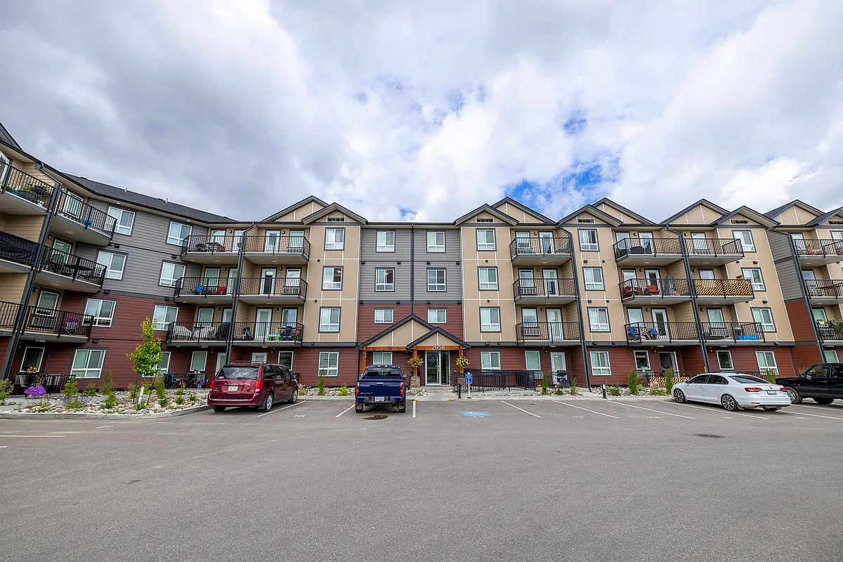 Building Photo - 2604 Recplace Dr