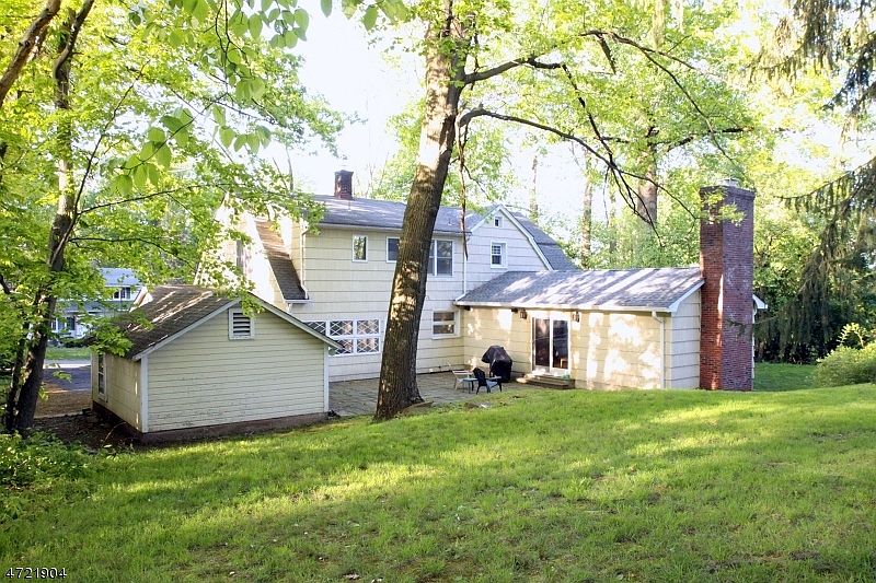 2nd image of 521 Helena Ave