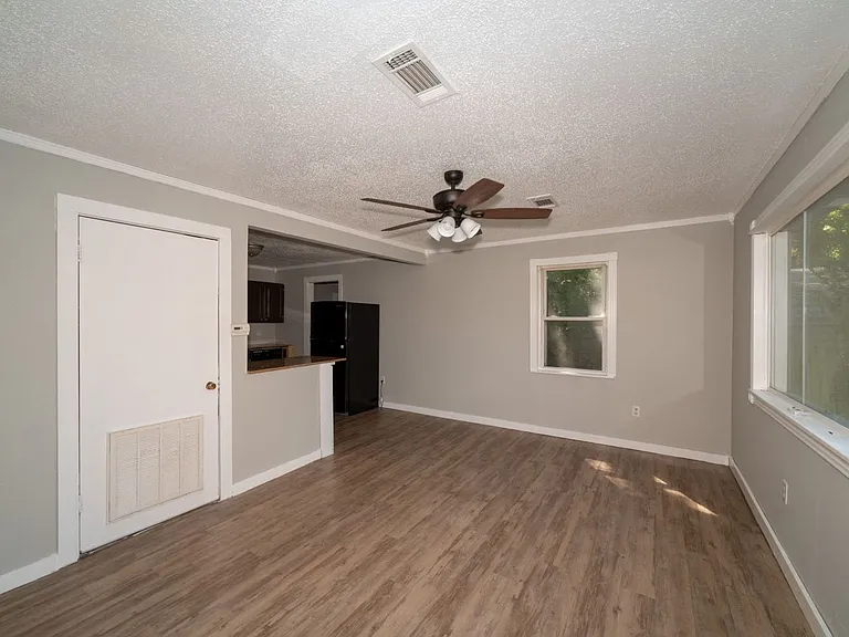 610 N Fir St — Photo 4