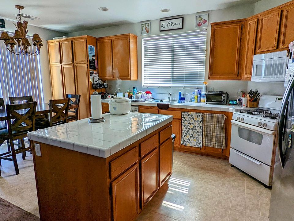 1st image of 31679 Rosales Ave