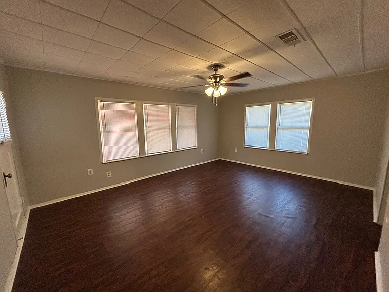 2505 Proctor Ave — Photo 4