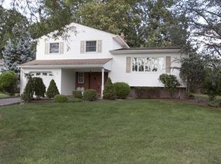 4 Augusta Ct, Edison, NJ 08820