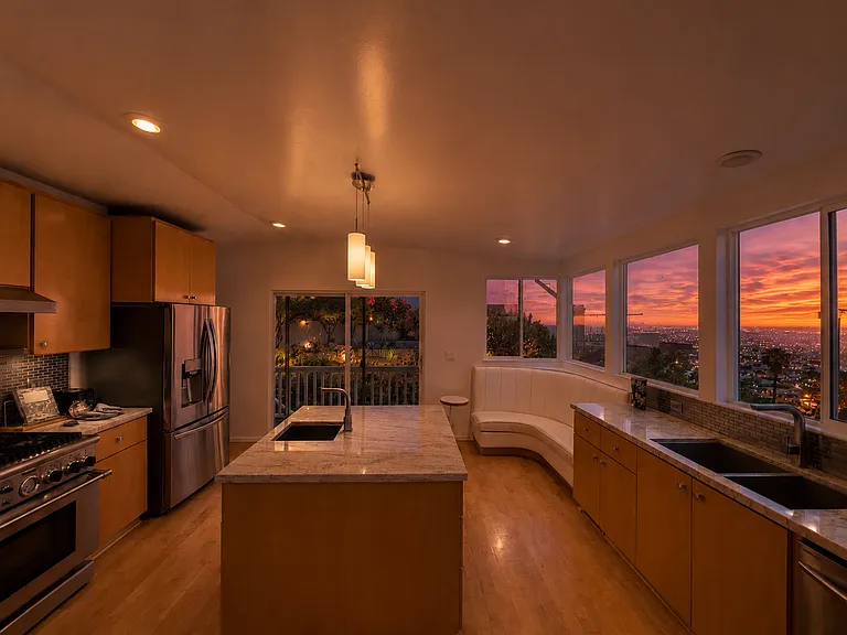 8376 Hollywood Blvd — Photo 29