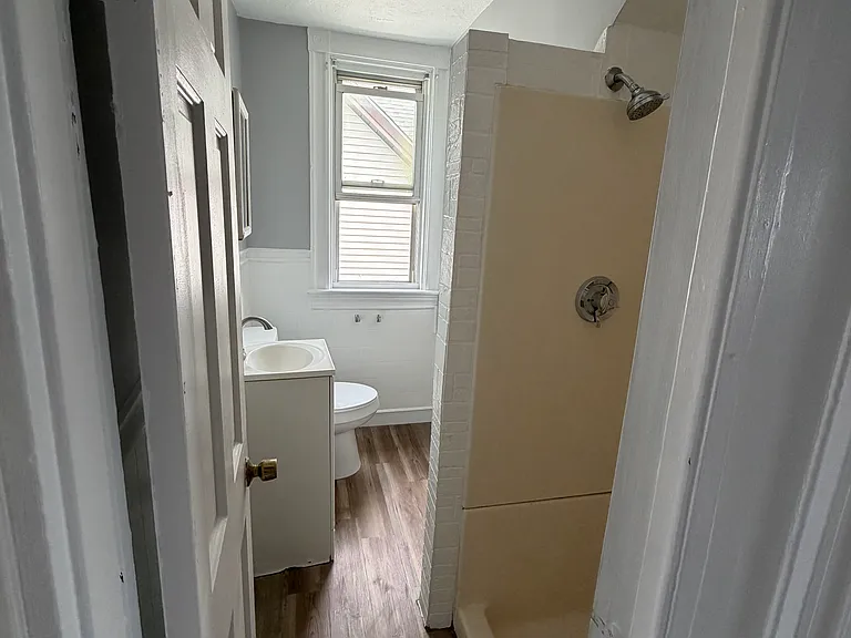 50 Franklin Ave #3 — Photo 7
