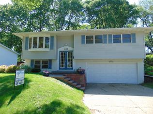 2159 Graham Cir, Dubuque, IA 52002