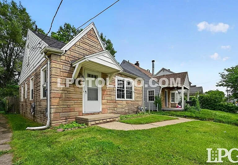 4406 Asbury Dr — Photo 2