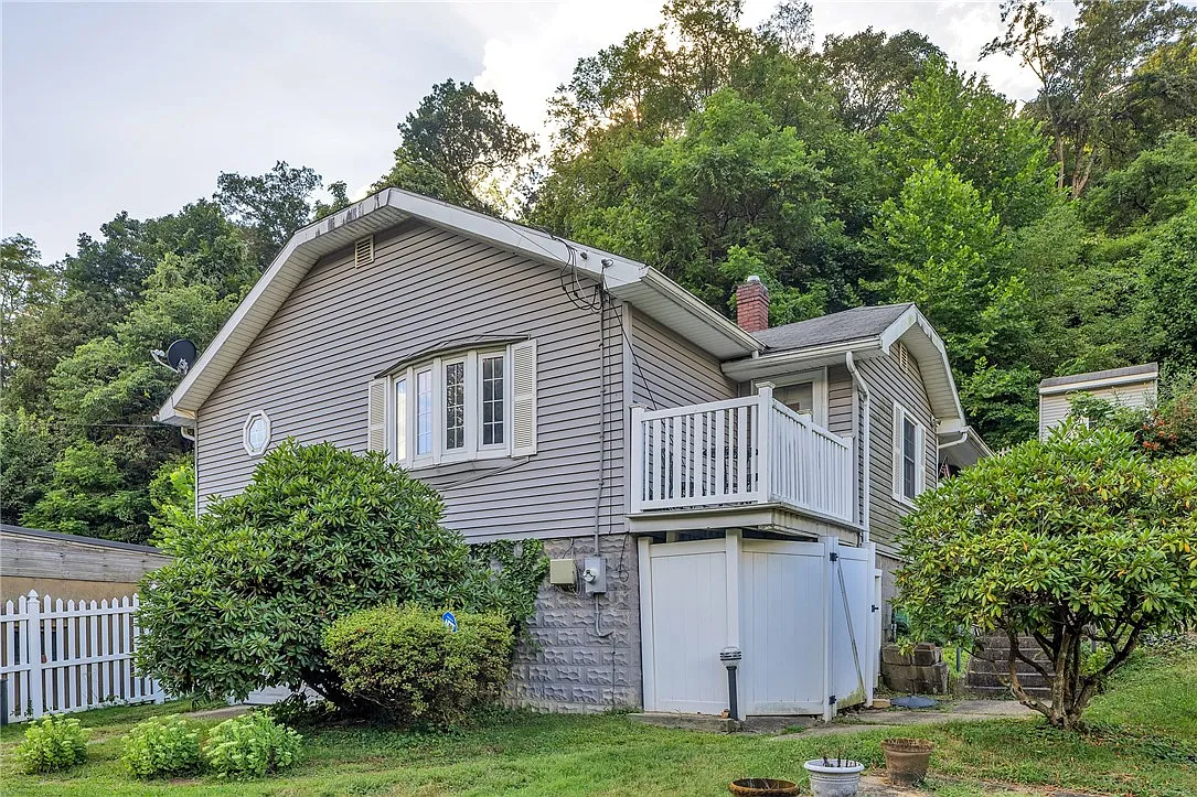 912 Wall Ave photo 1