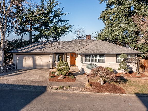 2nd image of 6805 NE Multnomah St