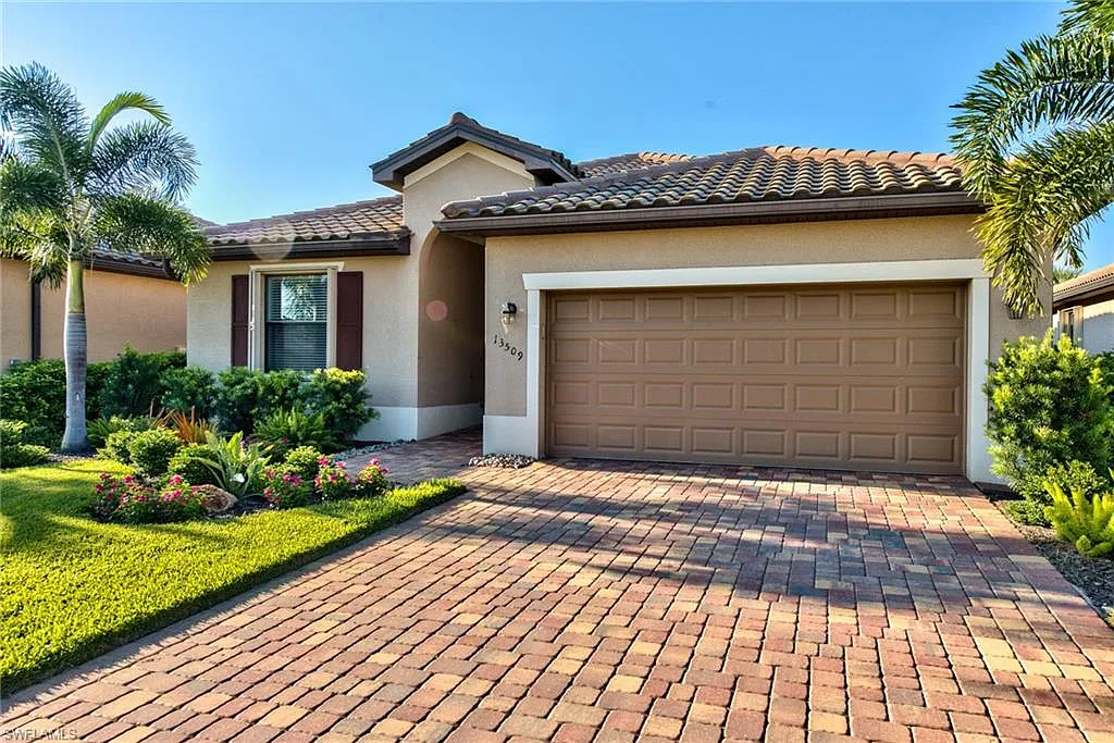 3 bed, 2.0 bath, 1677 sqft, $2,950 — Photo 2