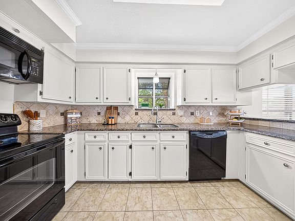 4th image of 9014 Arlington Forest Dr