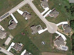 N66W12877 Corryton Ct, Menomonee Falls, WI 53051