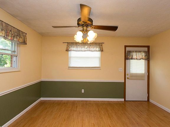 4th image of 40 Sheridan Dr
