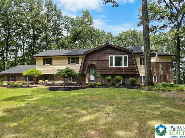 3571 Oak Ridge Dr, Slatington, PA 18080