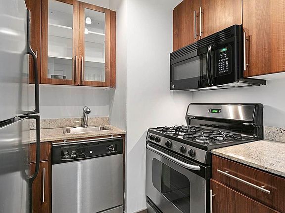 4th image of 1 Wall Street Ct APT 707