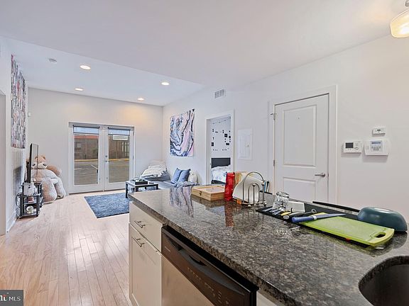 2nd image of 1516 N 15th St APT 206