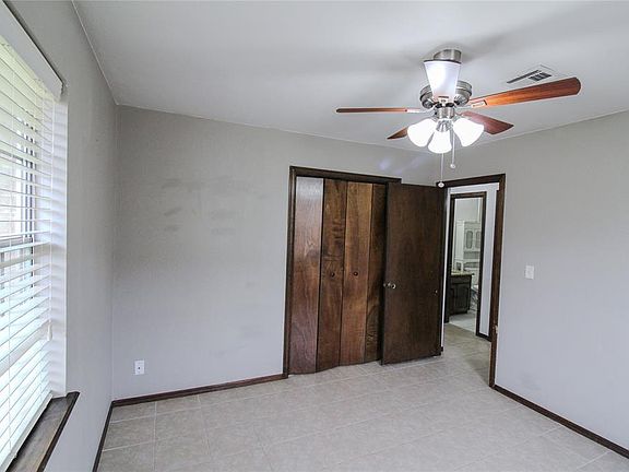 5th image of 335 E Hillcrest Ln