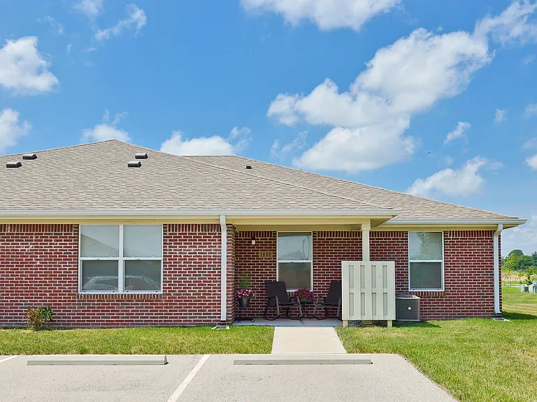 1825 Wichman Ln — Photo 18