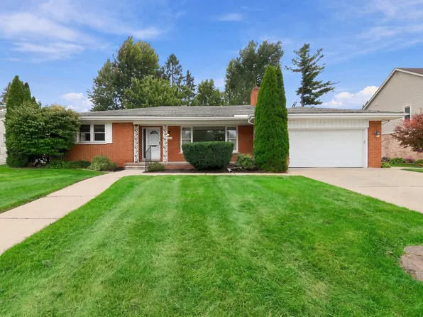 25445 Graceland Cir, Dearborn Heights, MI 48125