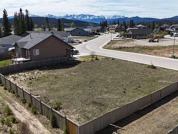 2nd image of 208 Trestle Pl