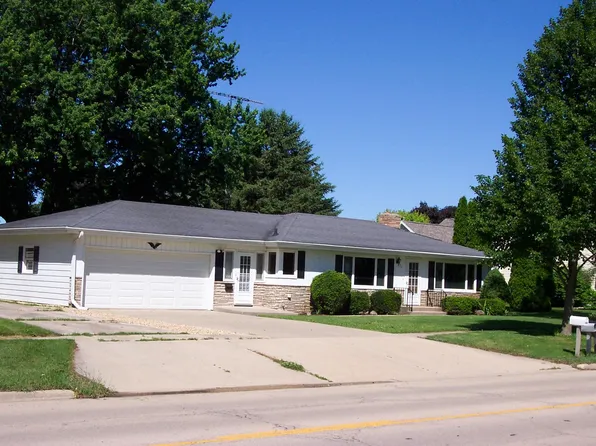 408 N Walnut Ave, Forreston, IL 61030