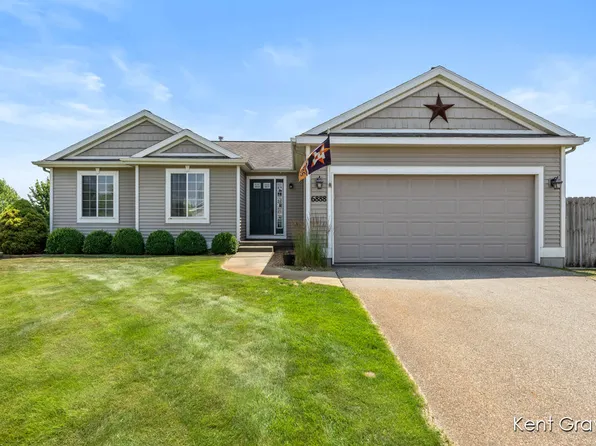 6888 Peninsula Ct NE, Rockford, MI 49341