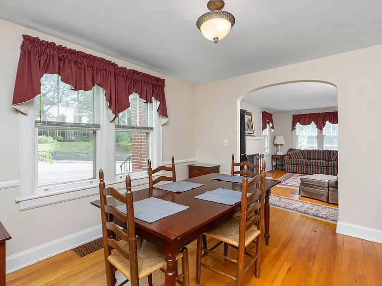 1001 Lyndhurst Rd — Photo 8