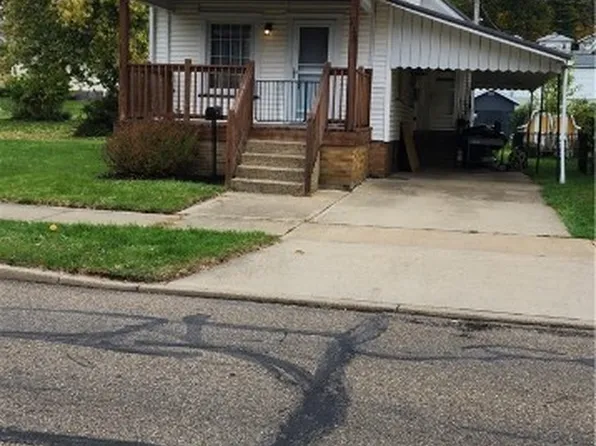 718 N 2nd St, Dennison, OH 44621