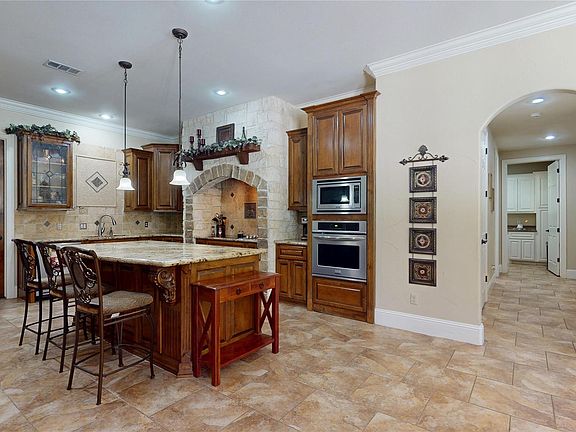 4th image of 8203 Dakota Dr