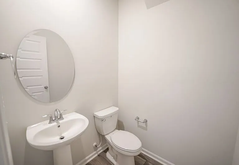 225 Lillian St — Photo 8