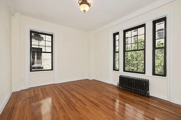 Rented by Moises Farhart, LREB | media 14