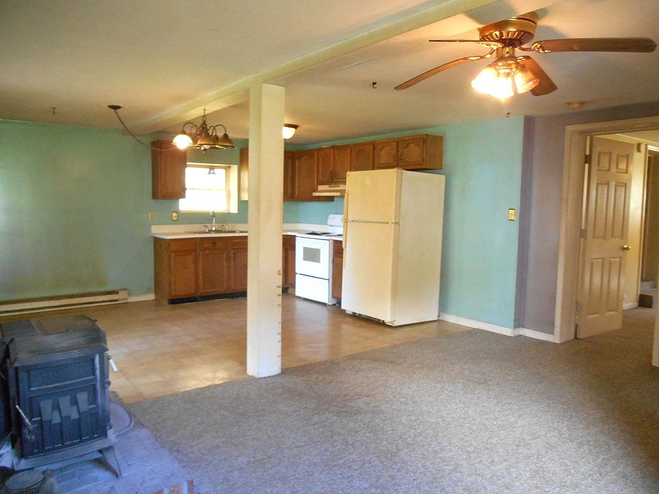 Full kitchen with dining area