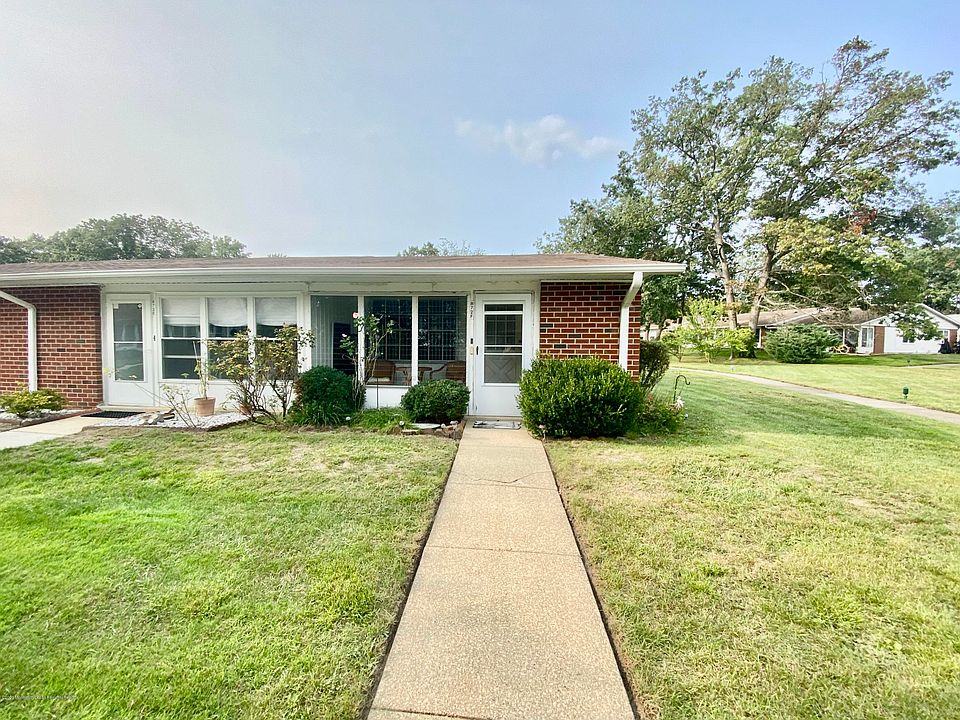 1st image of 872F Balmoral Ct #1006