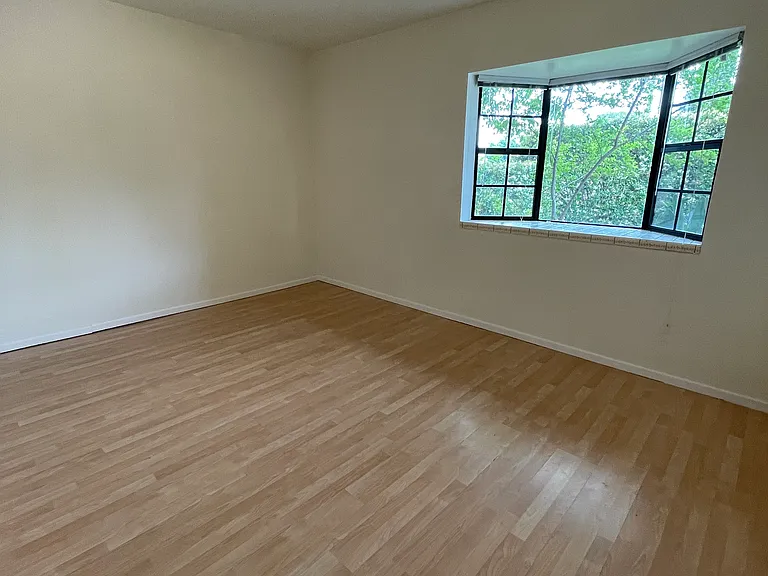 16334 Chatsworth St — Photo 12