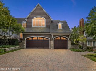 200 Woodland Villa Ct, Birmingham, MI 48009