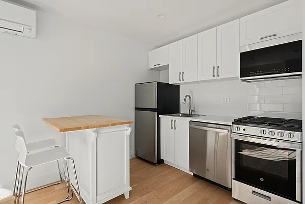 Rented by Compass | media 7