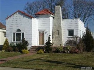 139 Frankel Blvd, Merrick, NY 11566
