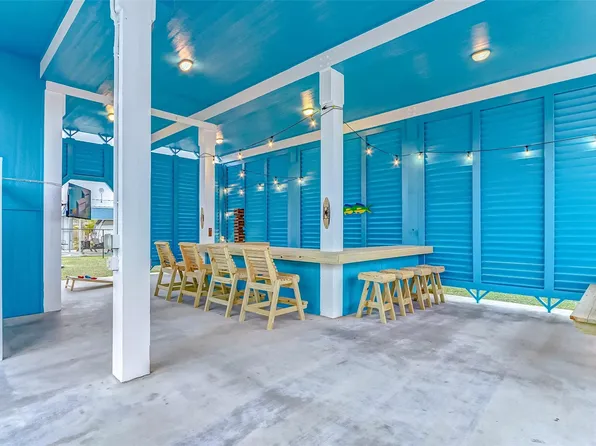 967 Bowers Ln, Crystal Beach, TX 77650