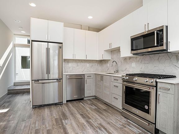 2nd image of 9200 Roosevelt Way NE #B