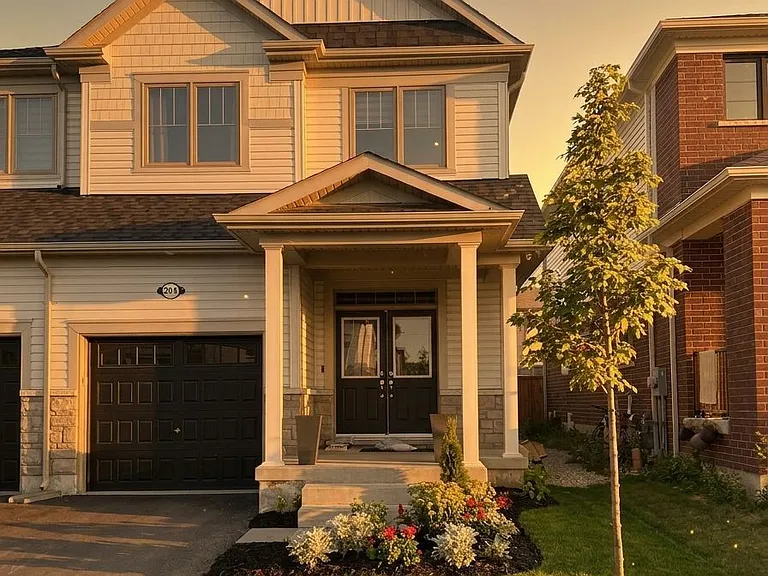 204 Elliot Ave W — Photo 1