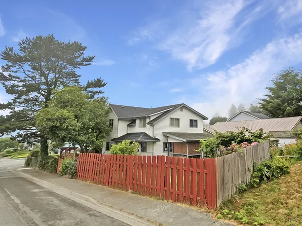 17305 Blueberry Dr, Brookings, OR 97415