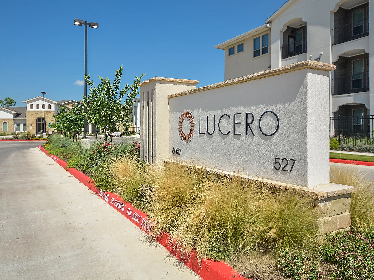 Lucero — Photo 3